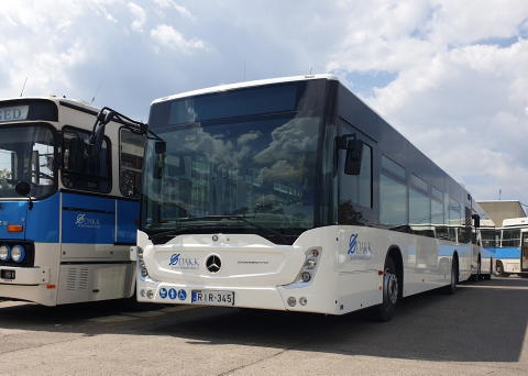 Ellopták és összetörték a DAKK Zrt. egyik vadonatúj Mercedes-Benz Conectóját