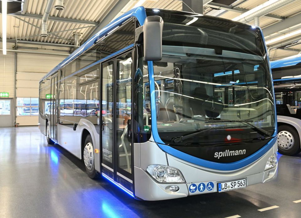 Öt darab egyedi tervezésű Citarót adott át a Daimler