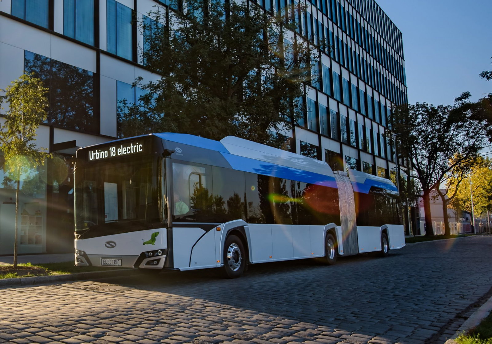 A Solaris három darab csuklós villanybuszt szállít Bonnba