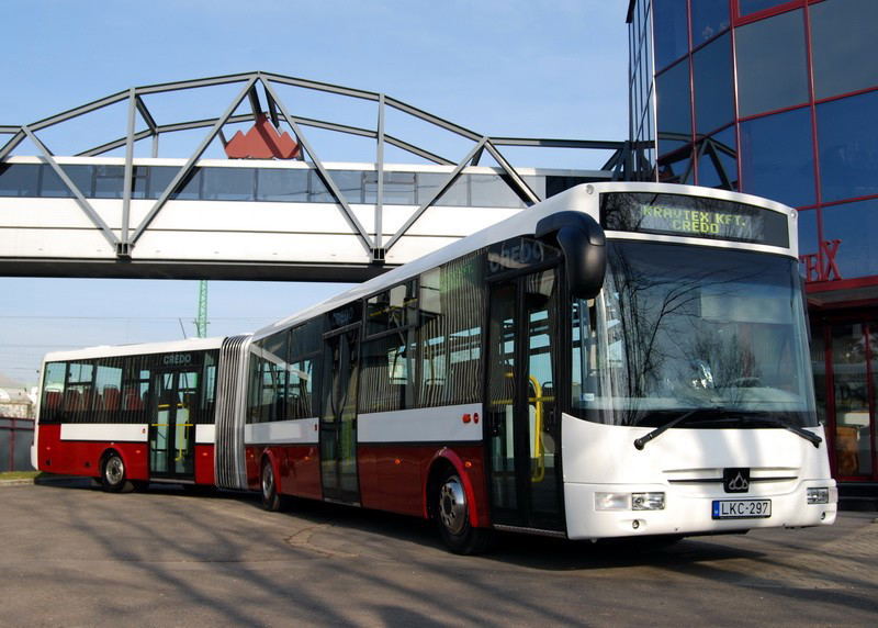 Új csuklós busztípuson dolgozik a Credobus