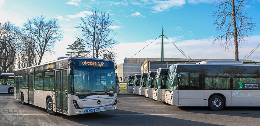 Tizenhét új Mercedes busszal bővül a győri közösségi közlekedés járműparkja