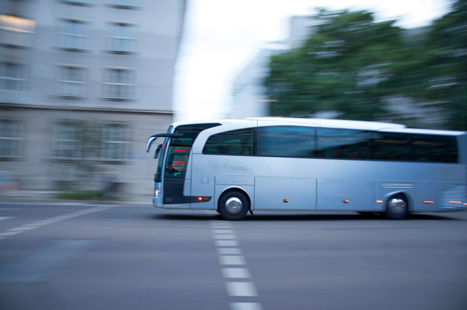 Mától háromnapos ellenőrzésen vizsgálják a teherautók és buszok műszaki állapotát