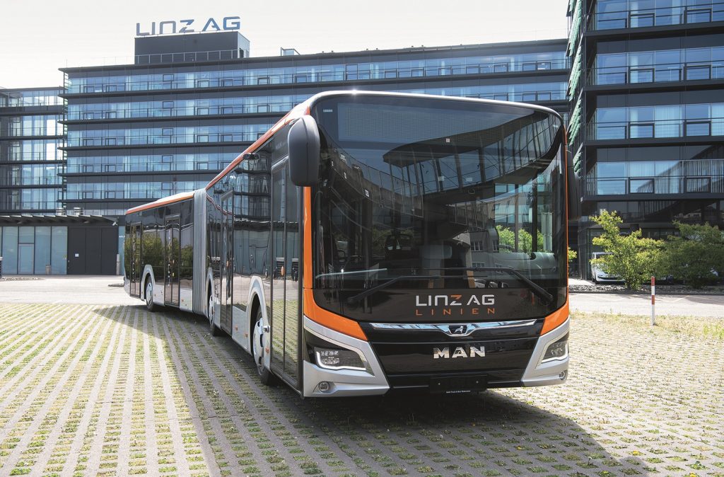 Hibrid hajtású autóbuszokra cseréli gázüzemű flottáját Linz