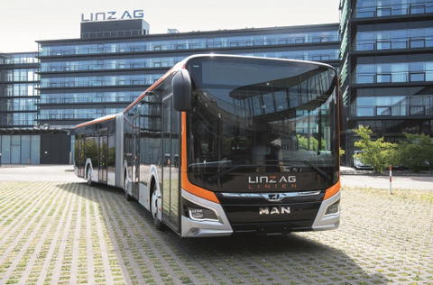 Hibrid hajtású autóbuszokra cseréli gázüzemű flottáját Linz
