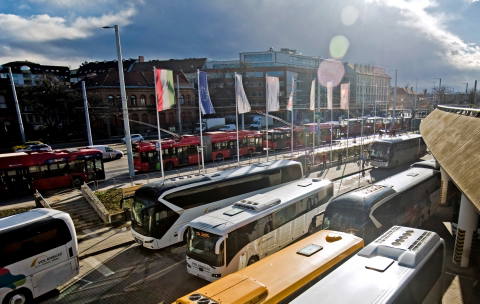 Több milliárd forint bevételkiesés várható a Volánbusznál és a MÁV-nál