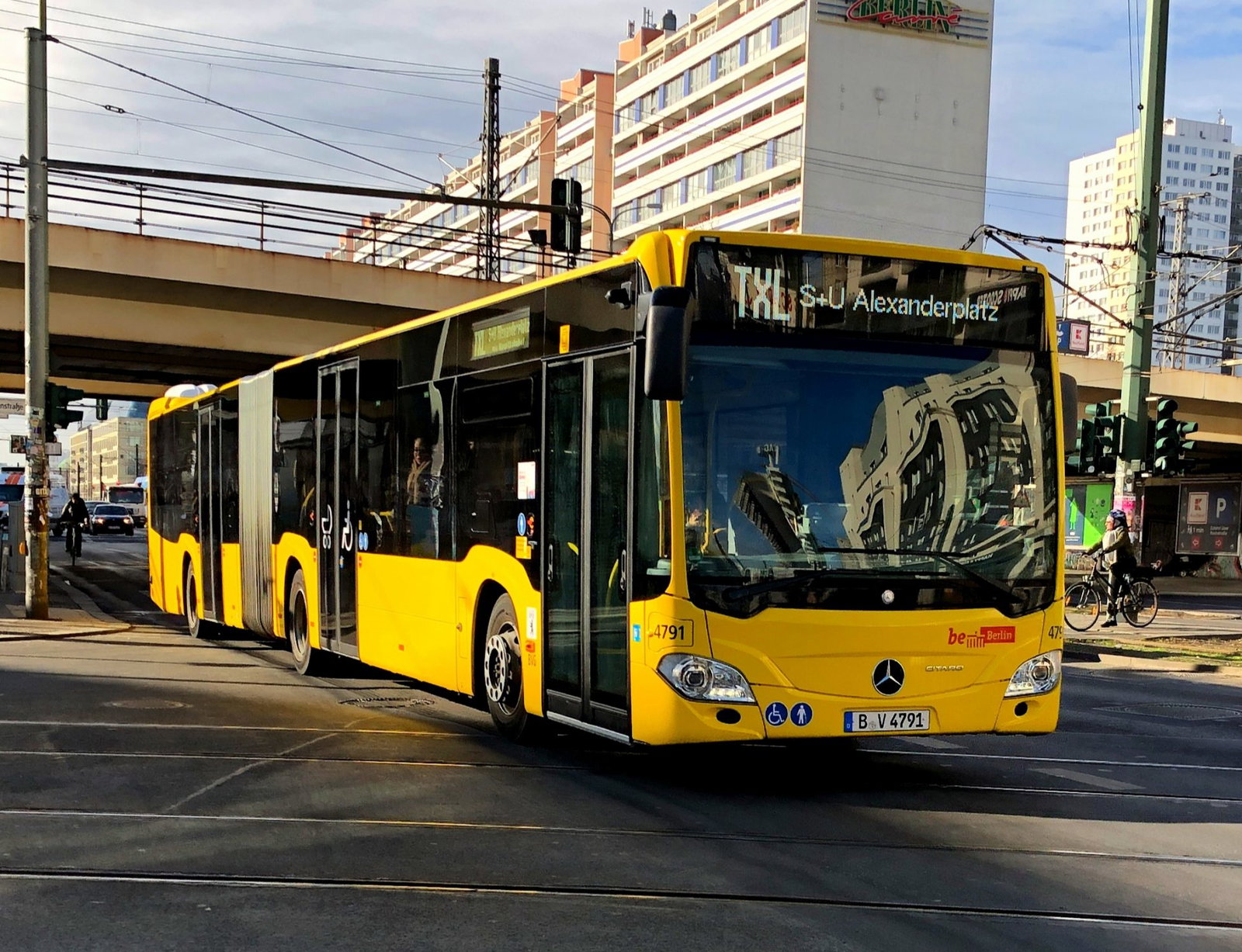 132 darab elővárosi csuklós autóbuszt szerezne be a Volán Buszpark