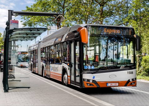 Tizenhat darab csuklós Solaris villanybuszt vásárol Craiova
