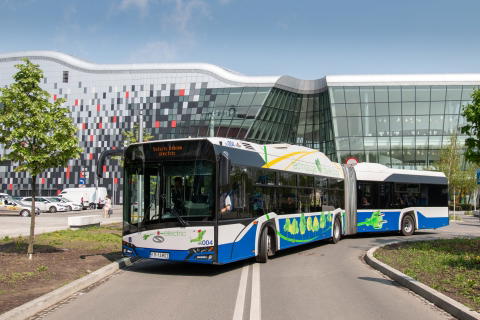 Ötven darab csuklós Solaris villanybusszal erősít Krakkó