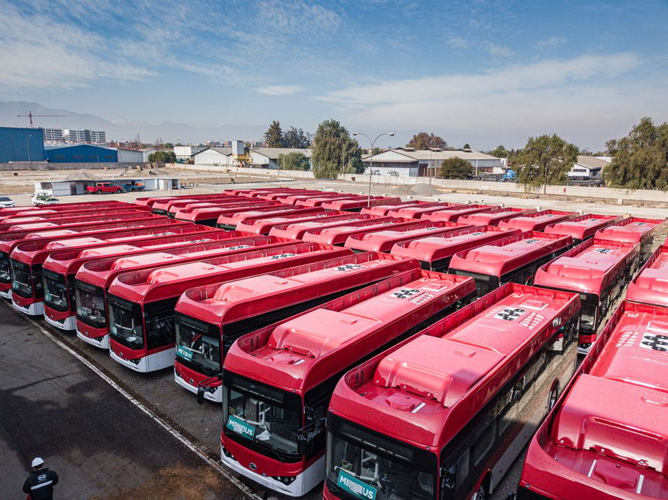 A BYD további 150 villanybuszt szállított Santiagóba