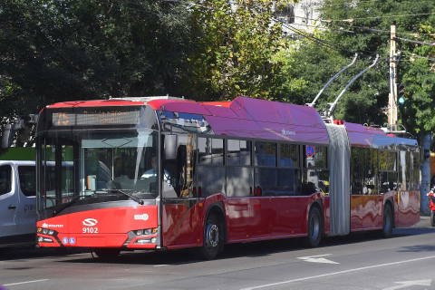 Visszaáll az első ajtós felszállási rend a fővárosi buszokon és trolibuszokon