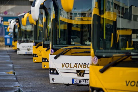 Tartja járműbeszerzési terveit a MÁV és a Volánbusz