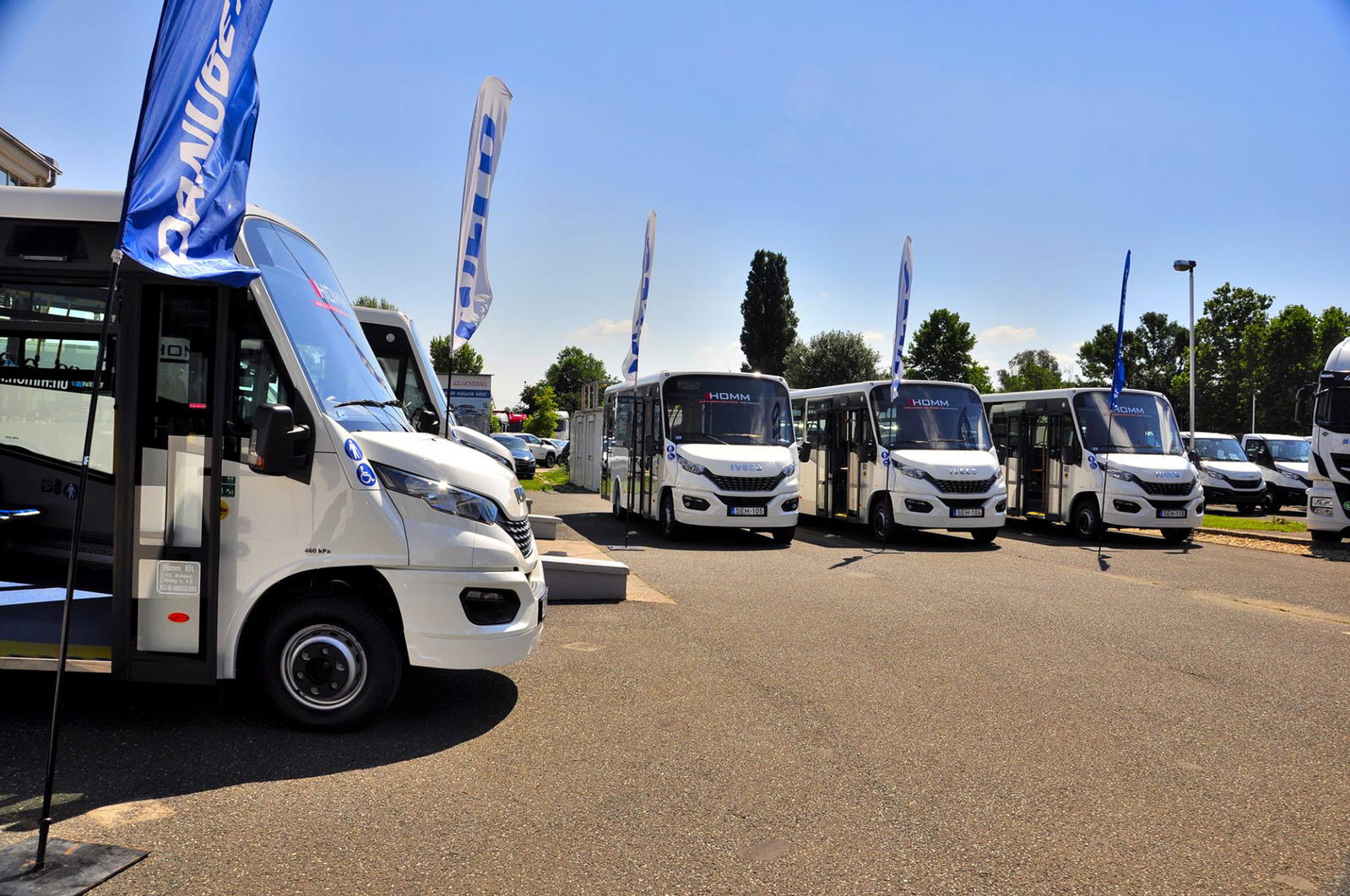 Megérkeztek a Homm Kft. Budaörsre szánt Iveco minibuszai