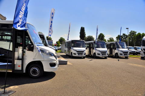 Megérkeztek a Homm Kft. Budaörsre szánt Iveco minibuszai