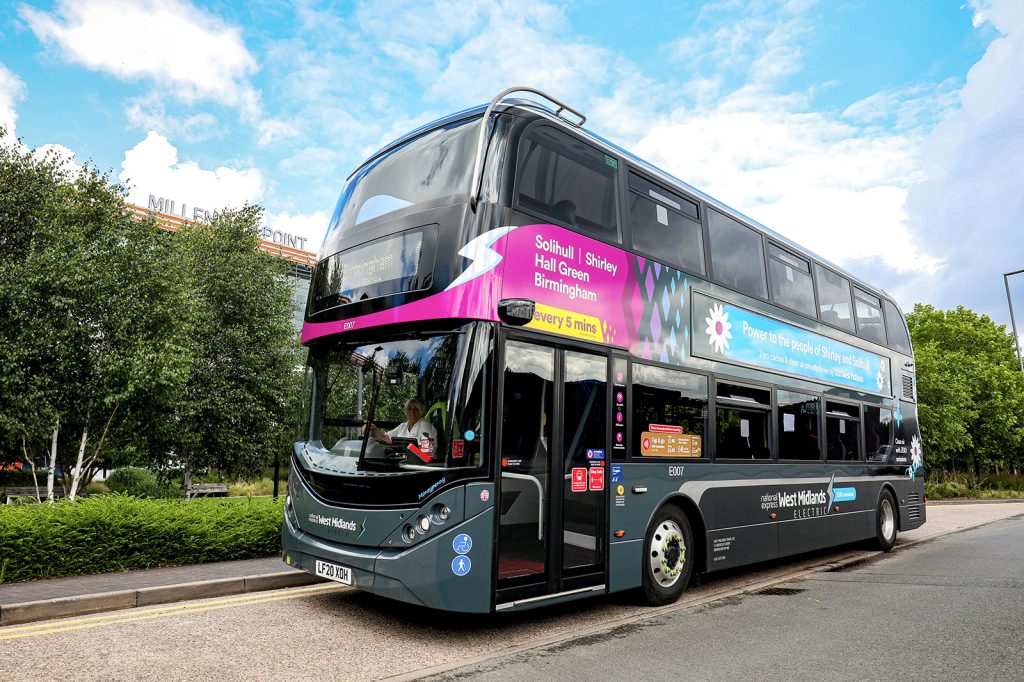 Emeletes ADL-BYD villanybuszokkal zöldít a National Express