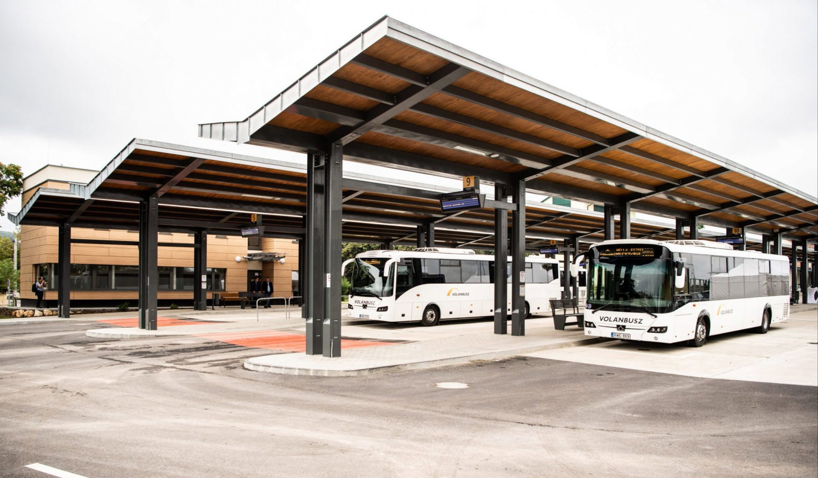 Átadták az esztergomi buszállomást