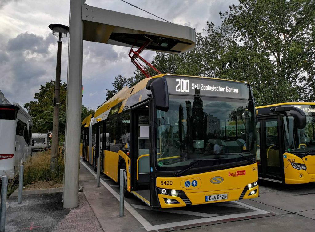 Hadrendbe álltak Berlin első csuklós villanybuszai