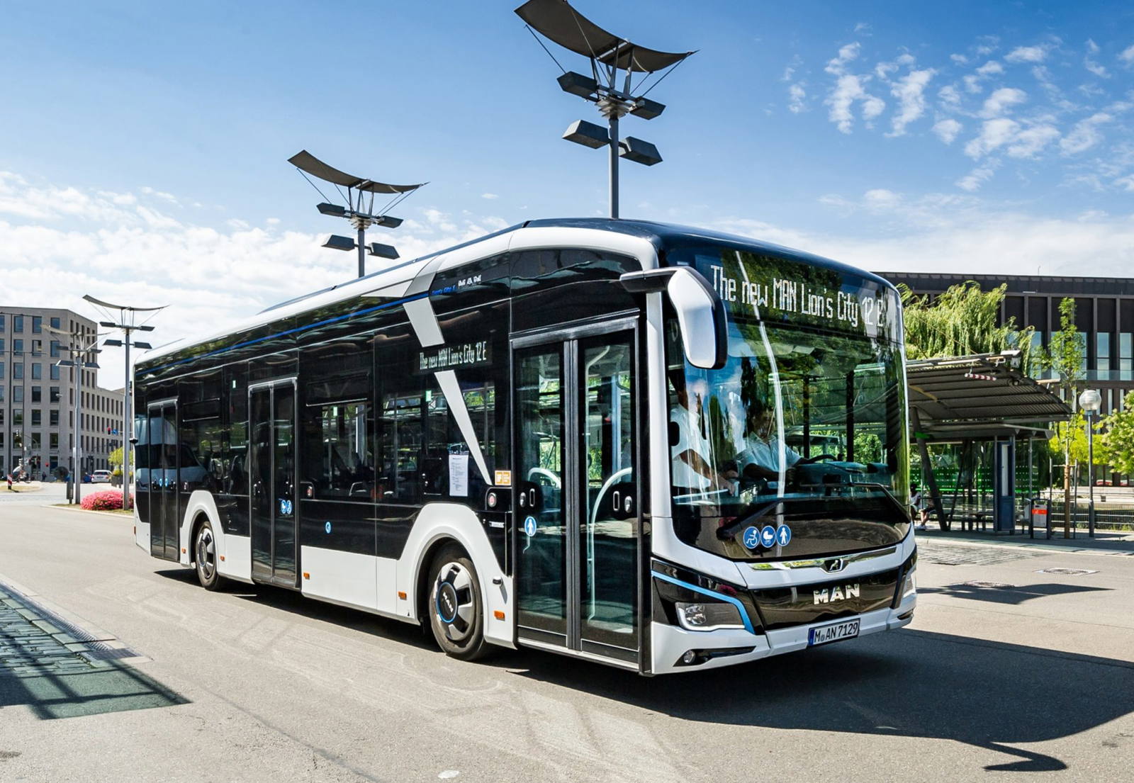 Utasforgalomban is bemutatkozik Budapesten az MAN városi elektromos busza