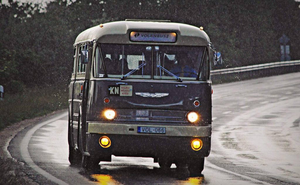 Nosztalgiabuszos kirándulásra invitál Budapesten és Szegeden a Volánbusz Zrt.