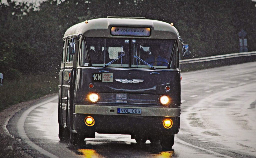 Nosztalgiabuszos kirándulásra invitál Budapesten és Szegeden a Volánbusz Zrt.