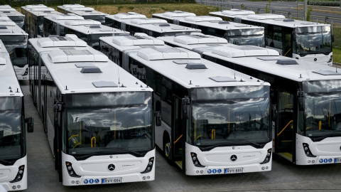 Tíz darab csuklós autóbuszt vett át csütörtökön a Volán Buszpark Kft. Debrecenben