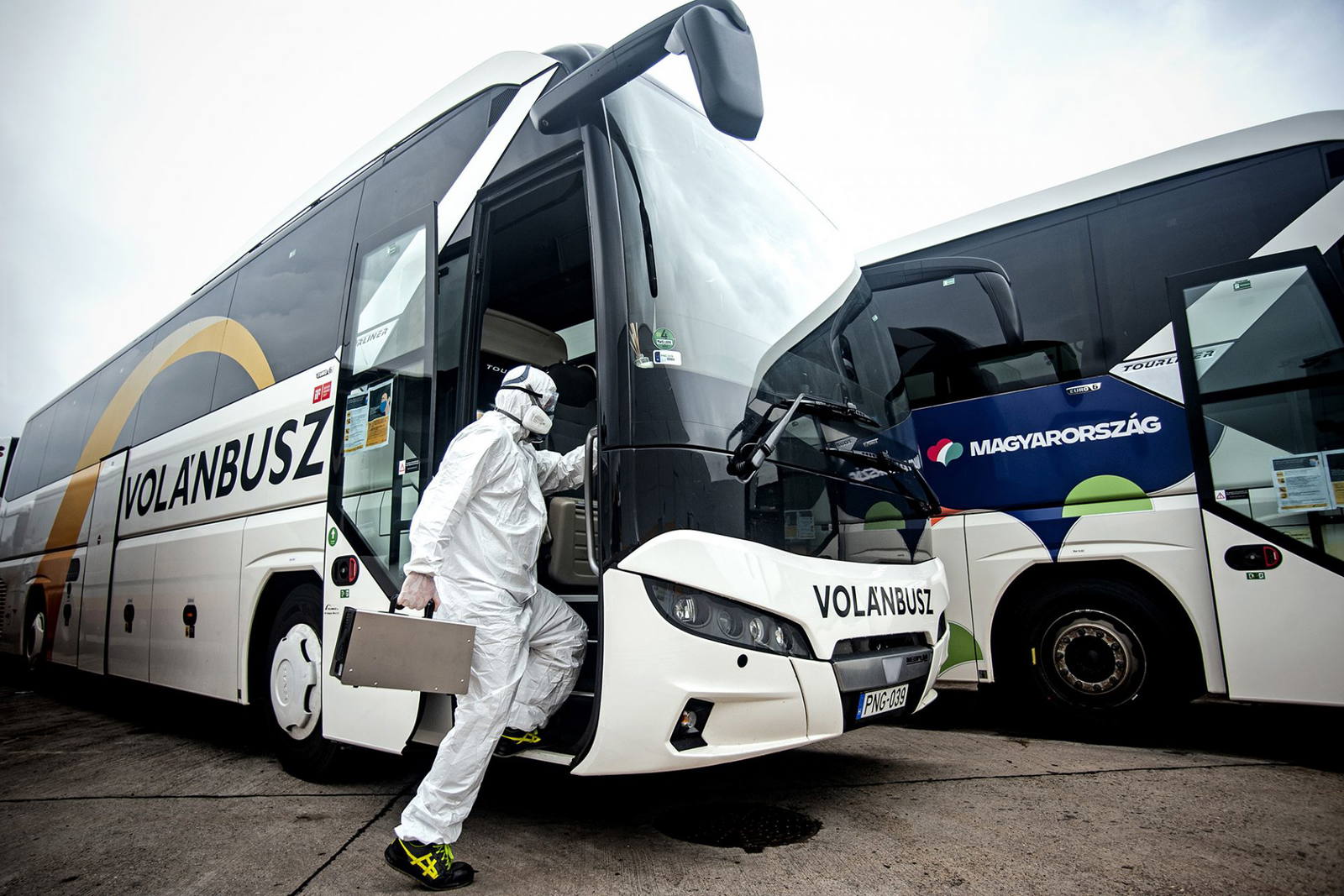 Fokozott fertőtlenítési intézkedések a MÁV és a Volánbusz járatain