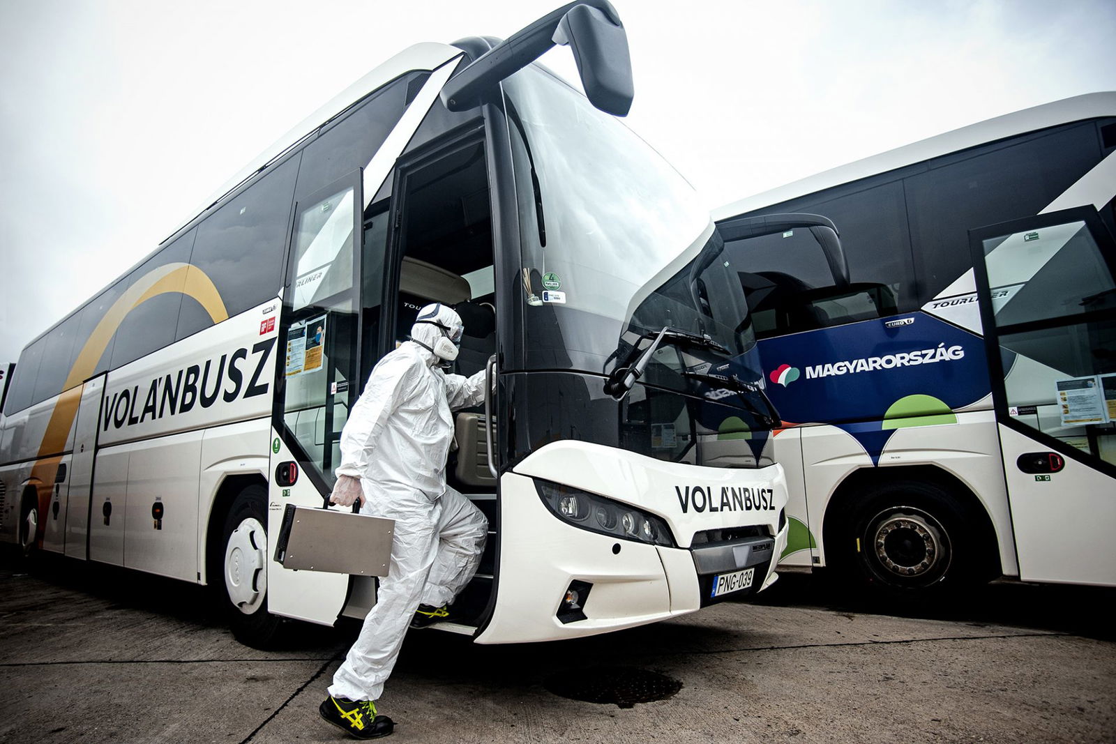 Fokozott fertőtlenítési intézkedések a MÁV és a Volánbusz járatain