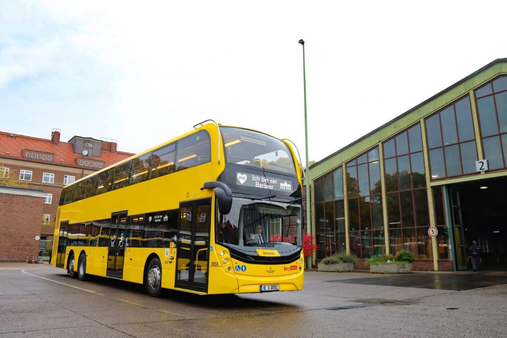 Lehívja az első 200 darab Alexander Dennis Enviro500-ast Berlin