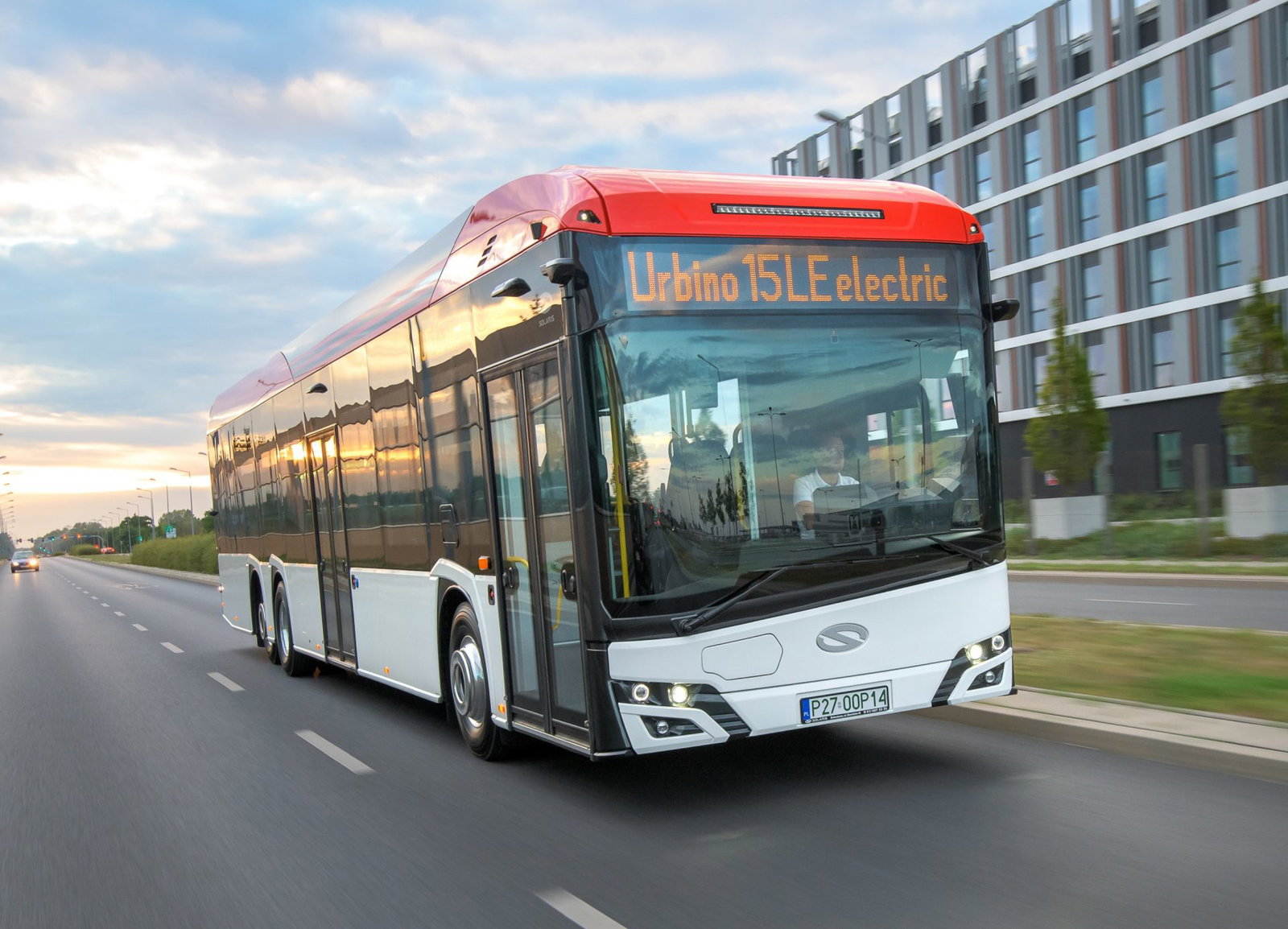 Bemutatkozott a háromtengelyes Solaris Urbino 15 LE Electric