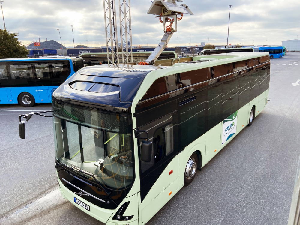 Felnyíló pantográfos töltőt kapnak a Volvo elektromos buszai