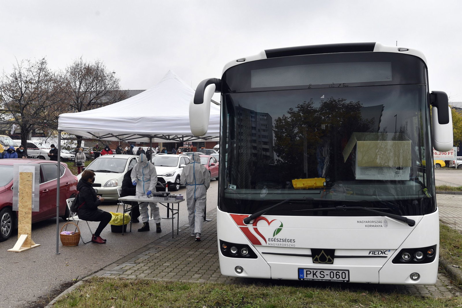 A Credo szűrőbuszok is besegítenek a koronavírus-gyanús esetek tesztelésében