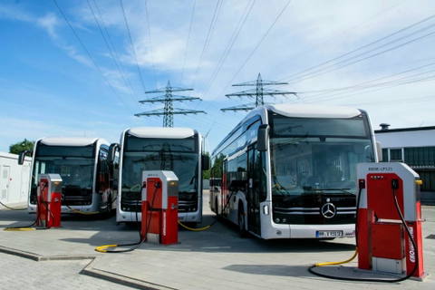Lezárult a Zöld Busz Mintaprojekt minősített töltőberendezés-gyártói pályázata