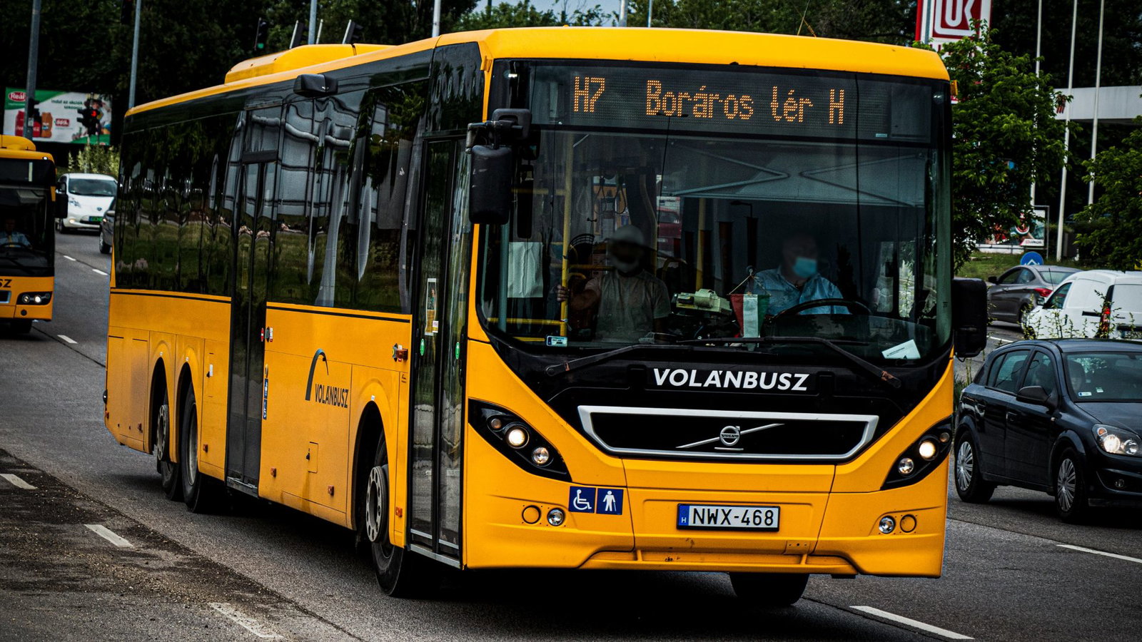 Ötven darab elővárosi, háromtengelyes autóbuszt vásárolna a Volánbusz flottakezelője