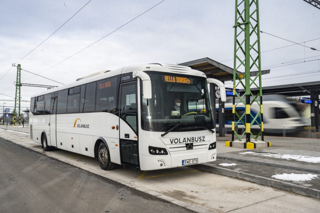 Új buszpályaudvart adtak át Dorogon