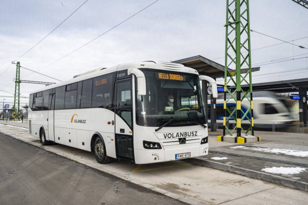 Új buszpályaudvart adtak át Dorogon