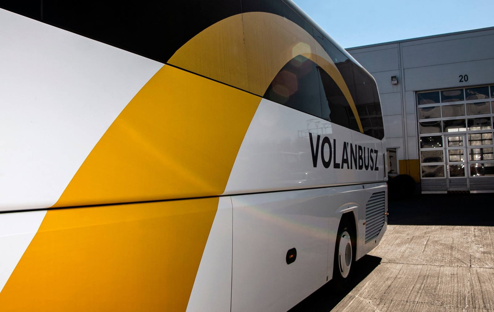 Hétfőtől újra indít járatokat Ausztriába a Volánbusz