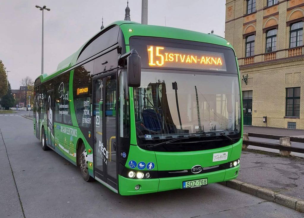 A pécsi BYD-flotta jól viseli a téli hideget
