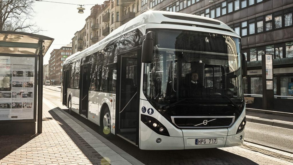 Hatvannyolc hibrid Volvót vásárol a vallon OTW