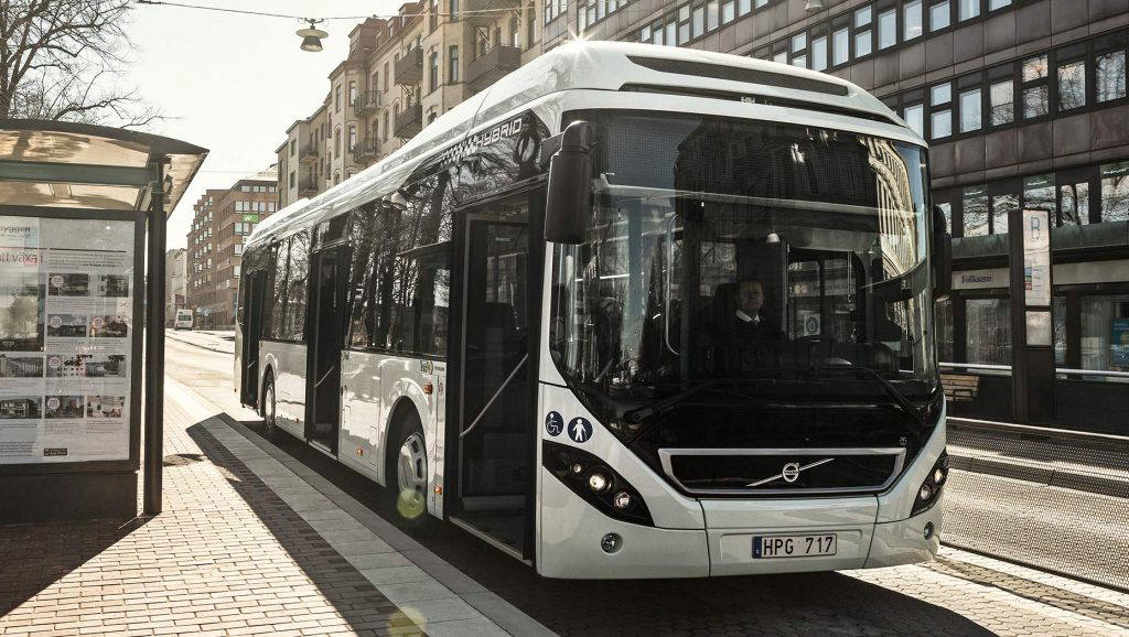 Hatvannyolc hibrid Volvót vásárol a vallon OTW