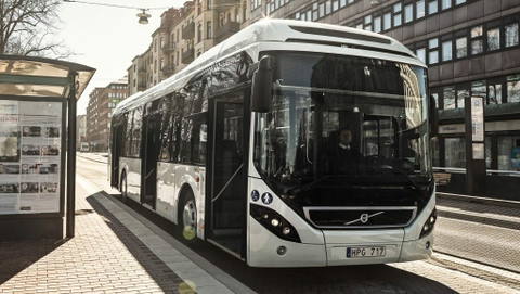 Hatvannyolc hibrid Volvót vásárol a vallon OTW