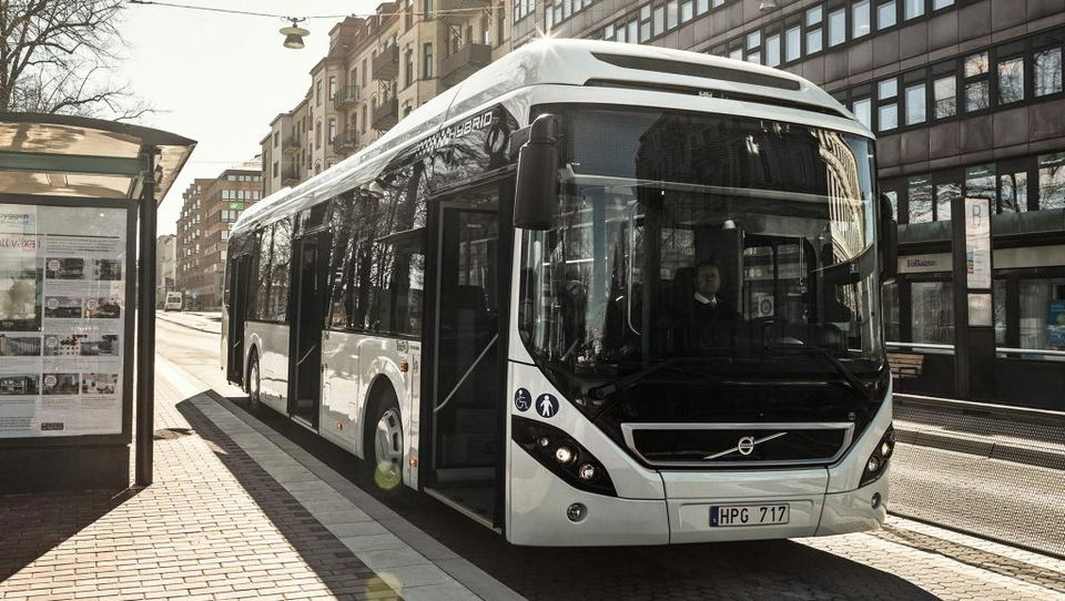 Hatvannyolc hibrid Volvót vásárol a vallon OTW