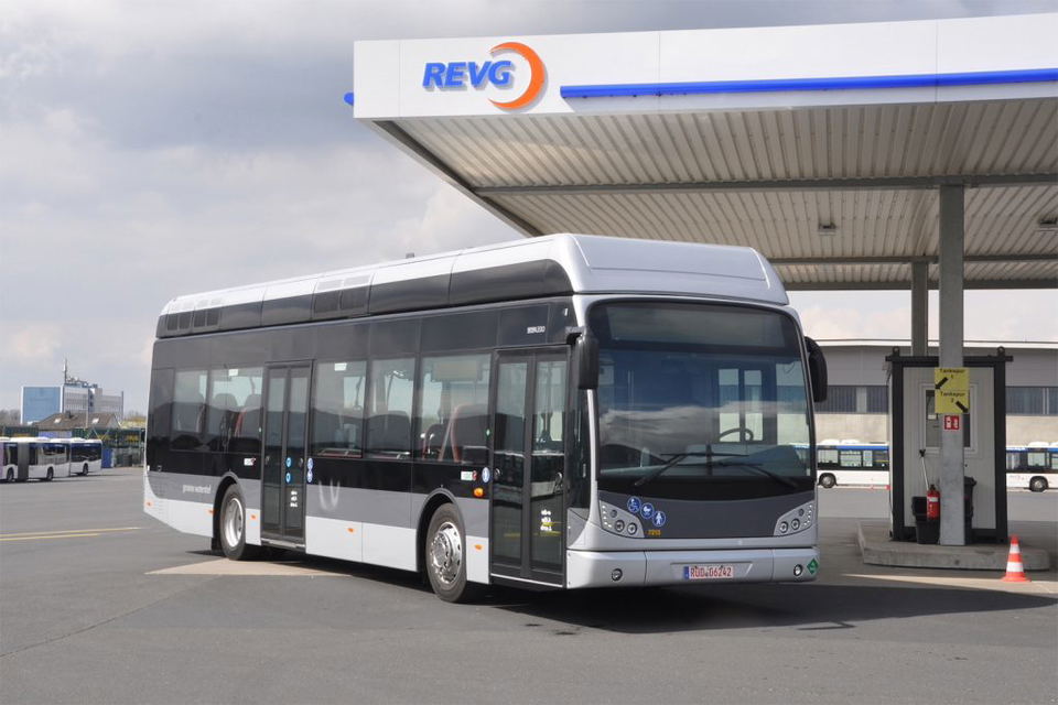 Van Hool A330 FC hidrogénbuszt tesztelt a REVG