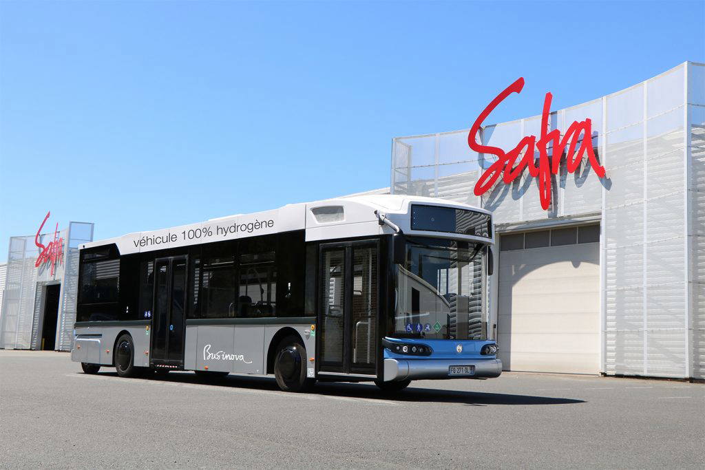 Akár 1500 hidrogénbuszt is gyártana közösen a Safra és a Symbio