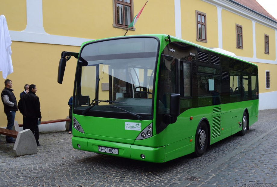 Tüke Busz: lezárják az első ajtókat, változik a menetrend