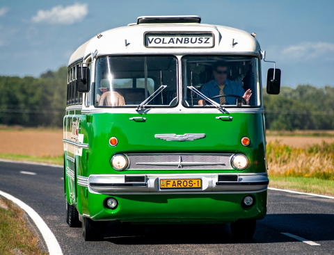 Nosztalgiabuszos kirándulásokat szervez a Volánbusz a pünkösdi hétvégére