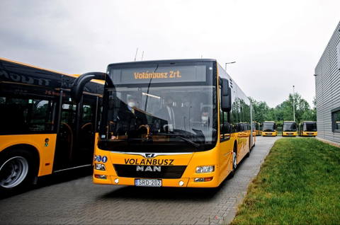 Folyamatosan érkeznek a Volánbuszhoz a tavaly év végén megrendelt MAN csuklósok