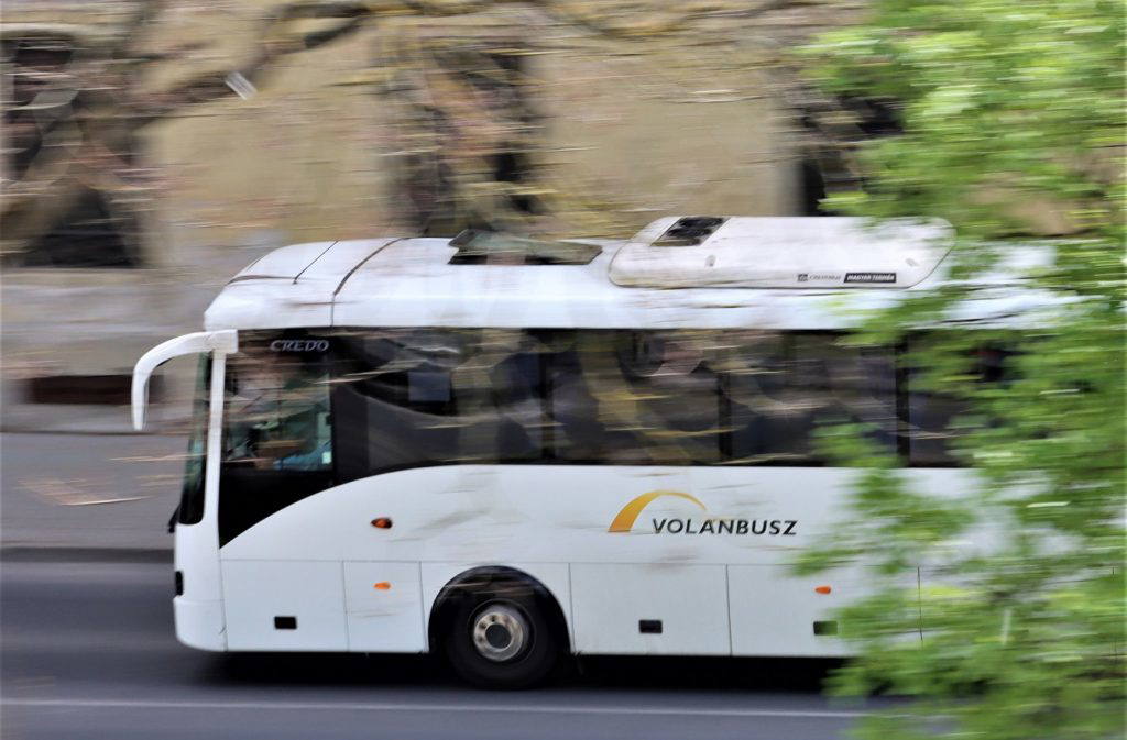 Milliárdos nagyságrendű költségek és bevételkiesések a Volánbusznál