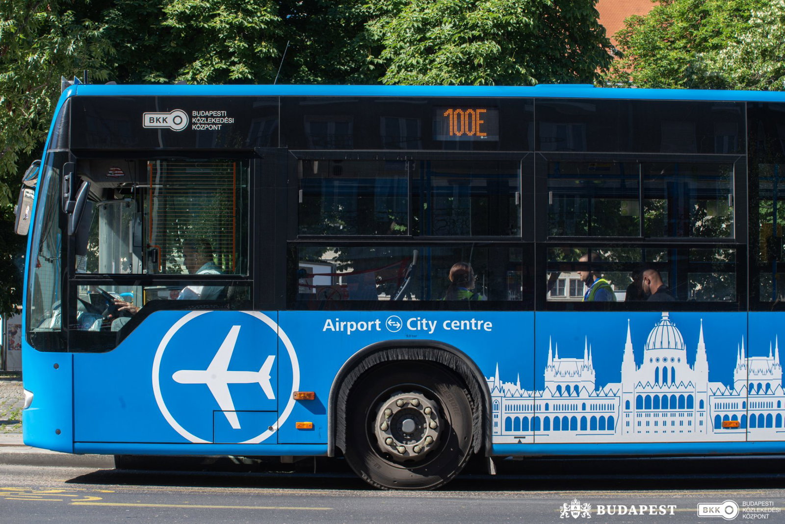 Július 3-ától már a hajnalban is közlekedik a 100E reptéri buszjárat