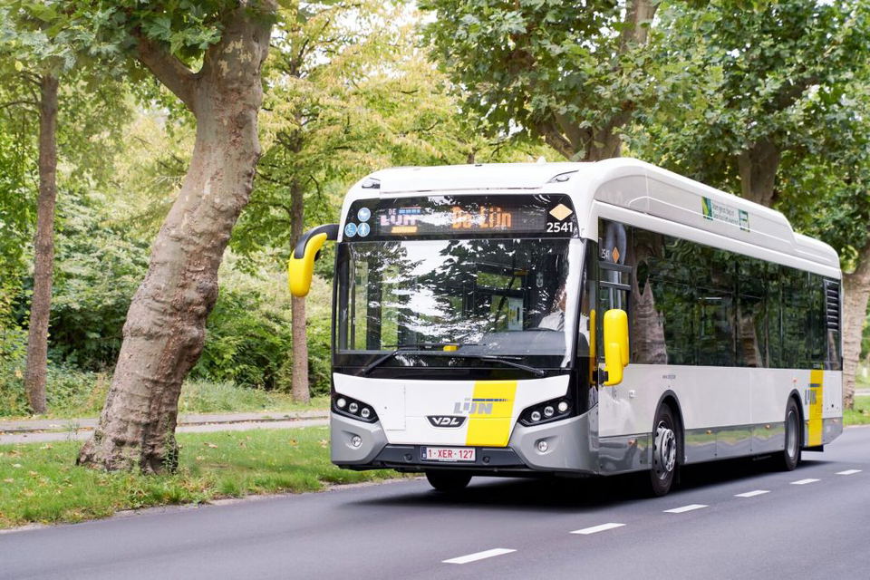 Nagyszabású tendert ír ki elektromos buszokra a De Lijn