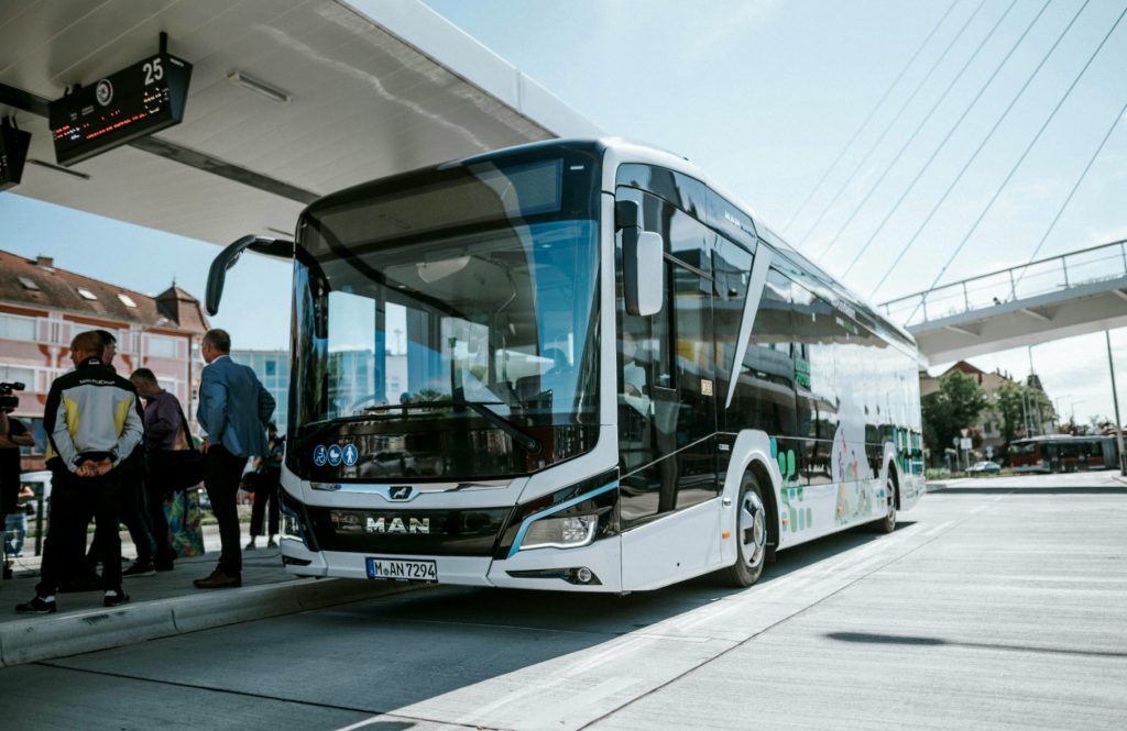 Bemutatkozott Kaposváron az MAN elektromos tesztbusza