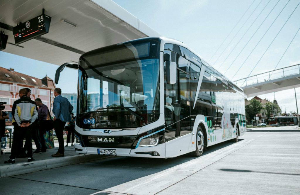 Bemutatkozott Kaposváron az MAN elektromos tesztbusza